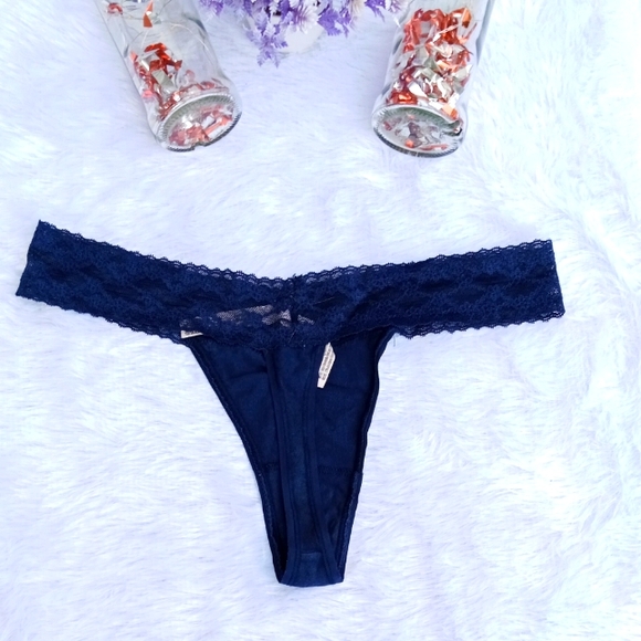 Victoria's secret thong - Picture 3 of 6